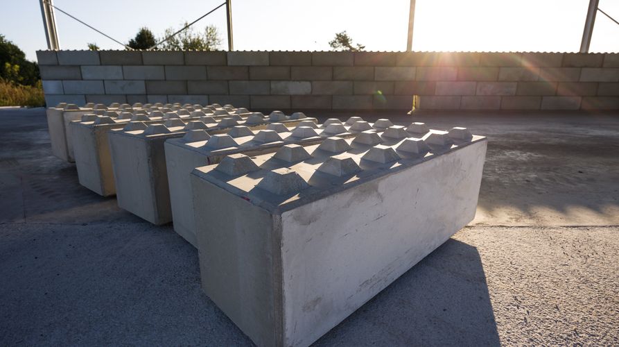 Rekord mértékben könnyíti meg az építést a Leier új Támfal blokkeleme