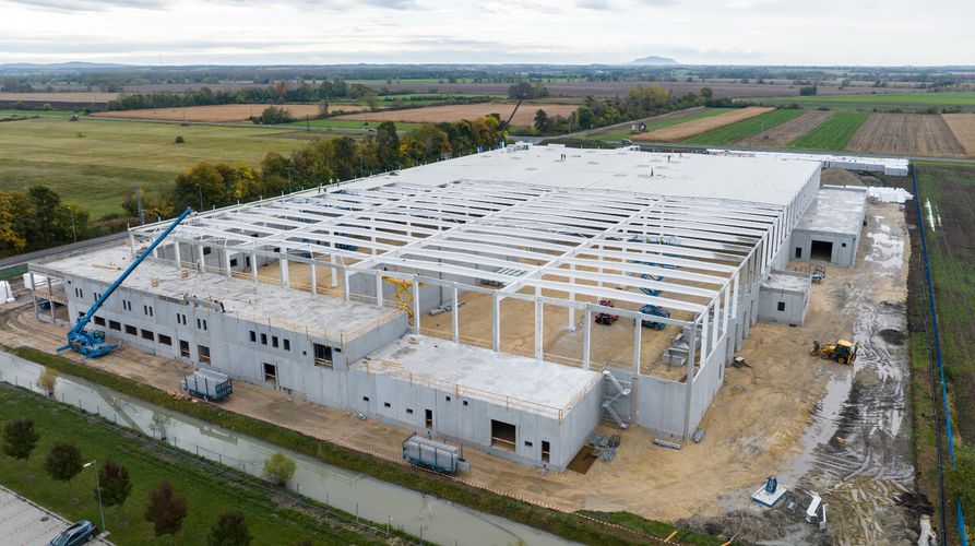 Három hónap alatt 17 ezer négyzetméternyi vasbeton szerkezetet építettek Leier termékekkel