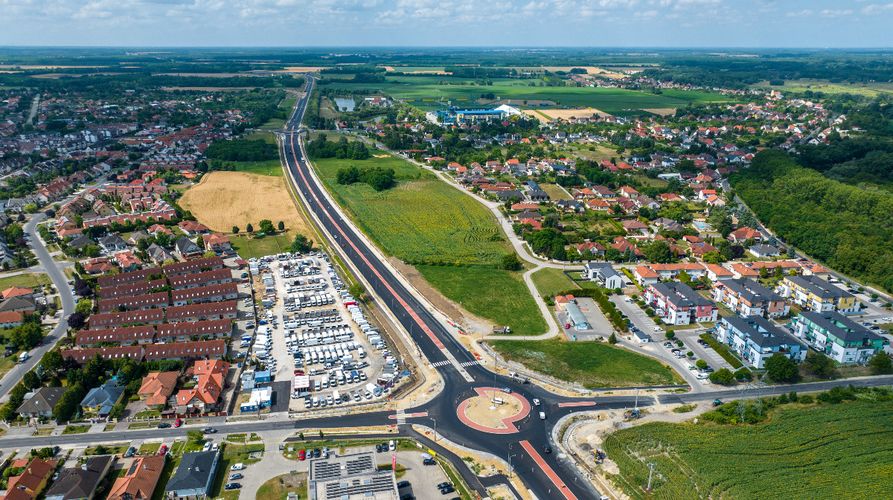 A Győrt Pápával összekötő új négysávos út mentén építik fel a Durisol zajárnyékoló falakat